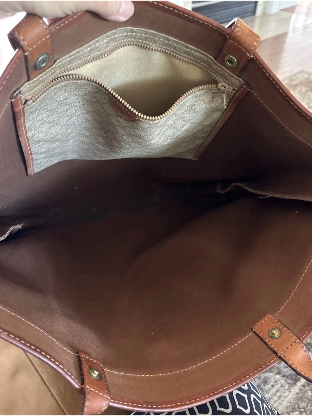 CELINE Vintage Large Celine Triomphe PVC And Leather Tote - Picture 4 of 13